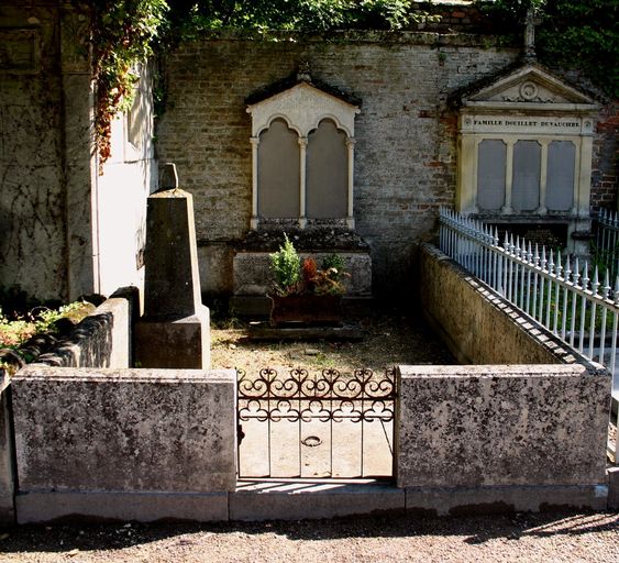 Enclos funéraire de la famille Carette et Avenel