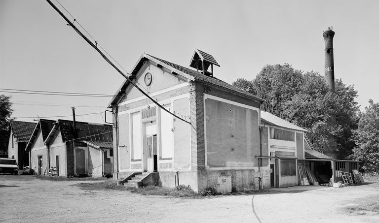 Ancienne brosserie Commelin Brénier, puis usine de meubles Duterne, puis usine de matériel radioélectrique Imperator Radiotélé, puis Constructions Electroniques de l'Oise, puis Radiotélévision de l'Oise