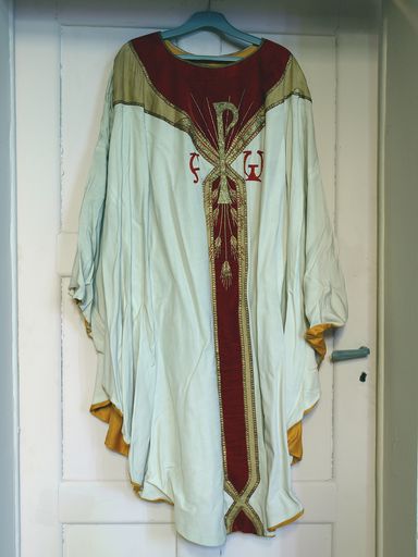 Ensemble de quatre chasubles ; étoles