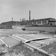 Scierie Debosque, puis usine de menuiserie Livera et usine de quincaillerie Beck-Crespel (détruites), actuellement lycée professionnel Île de Flandre