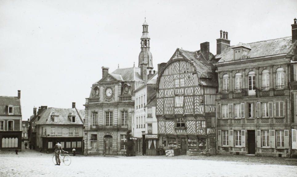 Ancien hôtel de ville et beffroi de Roye (détruit)