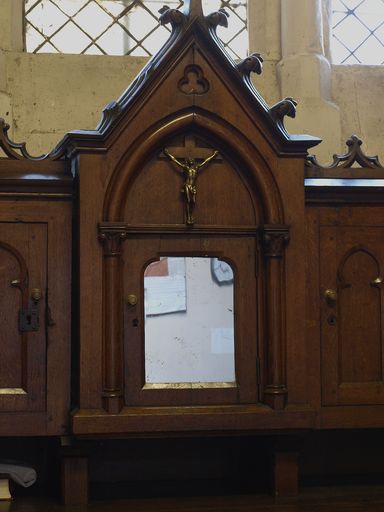 Chasublier, tabernacle, deux placards de sacristie