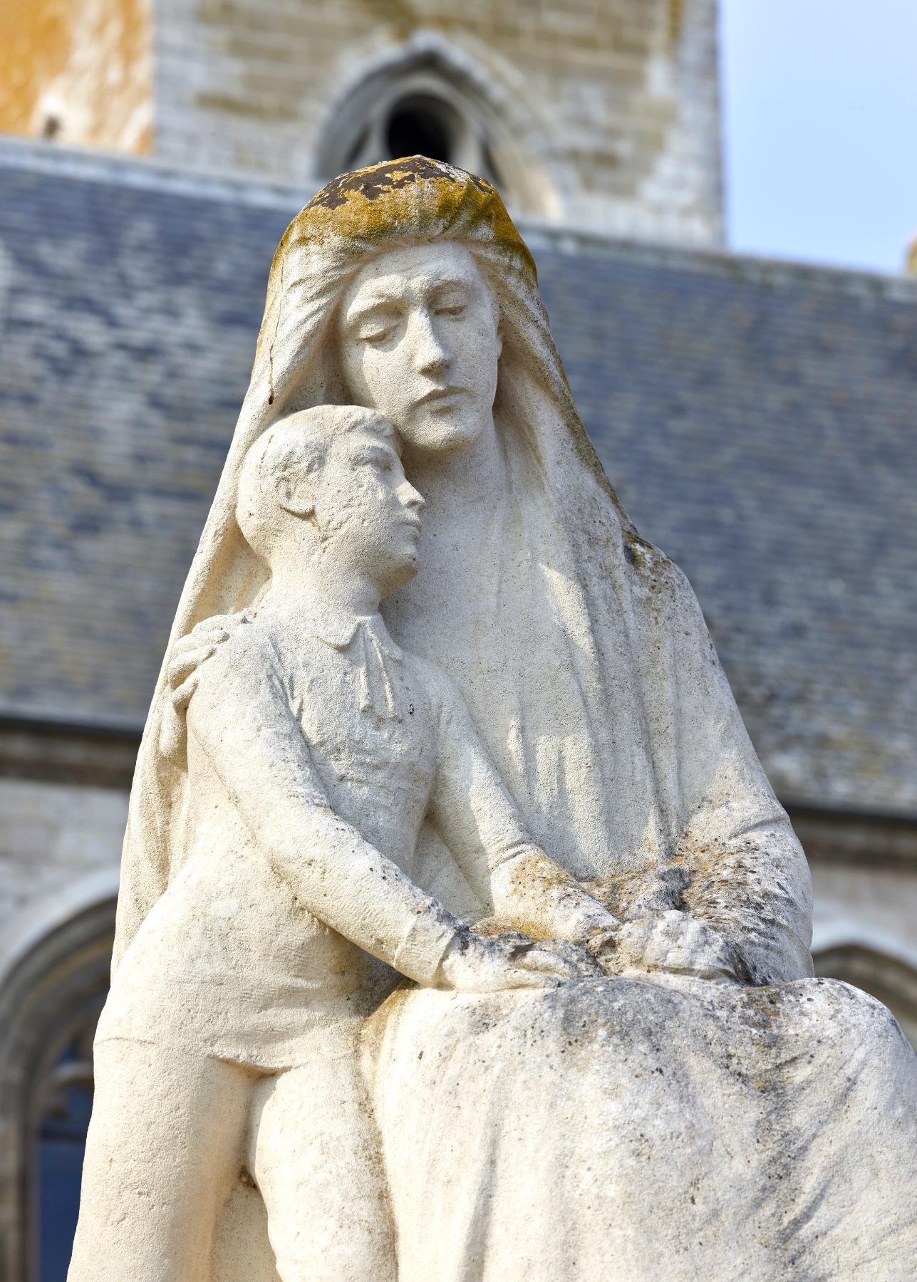 Groupe sculpté : La Veuve et l'orphelin