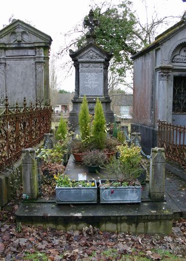 Tombeau (stèle funéraire) de la famille Matifas-Cailly