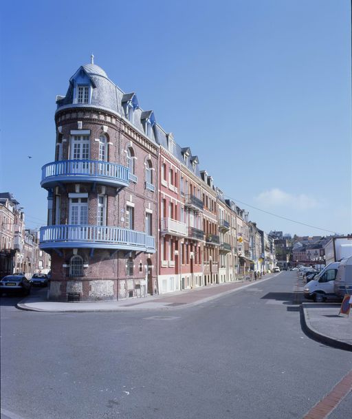 La rue Marcel-Holleville, ancienne rue de l'Avenir.