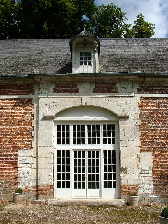 Communs, dépendances et ferme du château