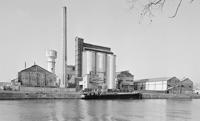 Ancienne usine de pâte à papier Mayen, huilerie Nourylande, puis Robbe et usine de produits chimiques Novance