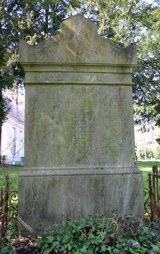 Tombeau (stèle funéraire) de la famille Lefebvre
