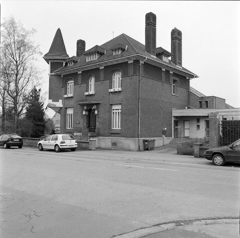 Ancien asile d'aliénés, puis hôpital psychiatrique, puis centre hospitalier spécialisé (CHS), dit établissement public de santé mentale des Flandres
