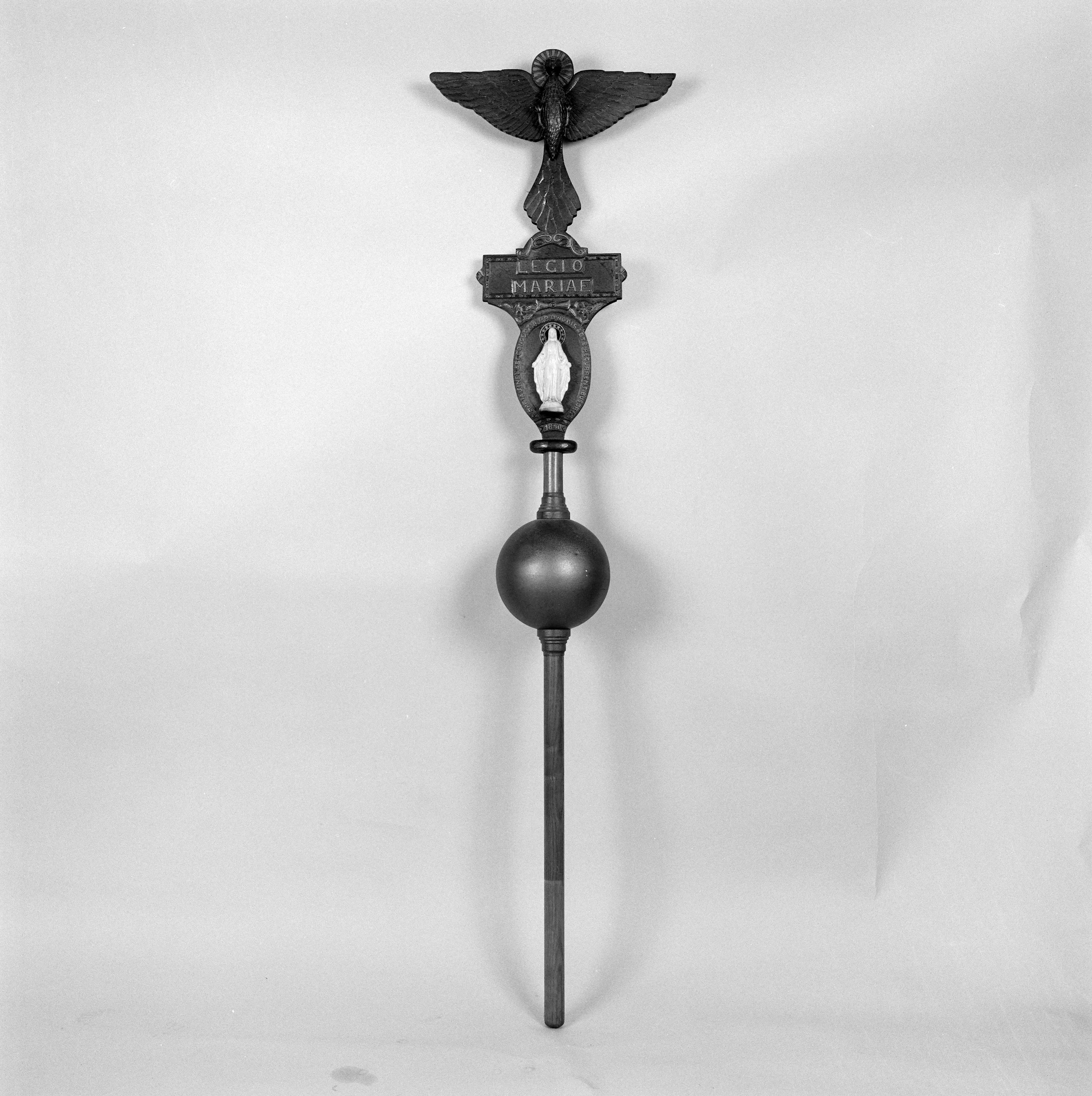 Bâton de procession : légion de Marie