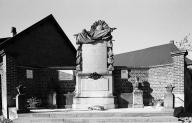 Monument aux Morts de Grougis (Guerre de 1914-1918, Guerre de 1939-1945 et Guerre d'Algérie)