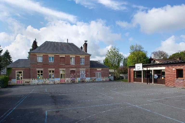 Ancienne école primaire de garçons et mairie d'Aigneville, actuellement école primaire mixte