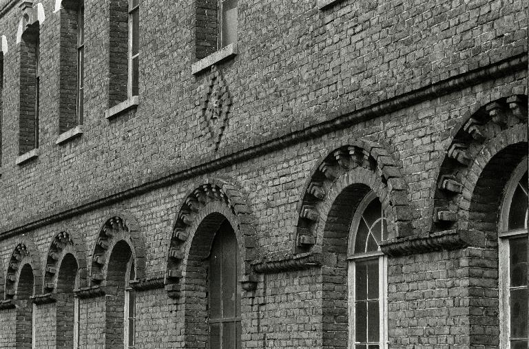 Usine de serrurerie Liévin Davergne Lesquibin, puis usine de construction métallique Piole, puis Piole Facom