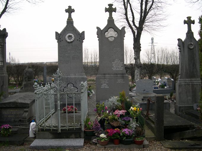 Groupe de deux tombeaux (stèle funéraire) des familles Nolent-Touzet et Lamarre-Demagny