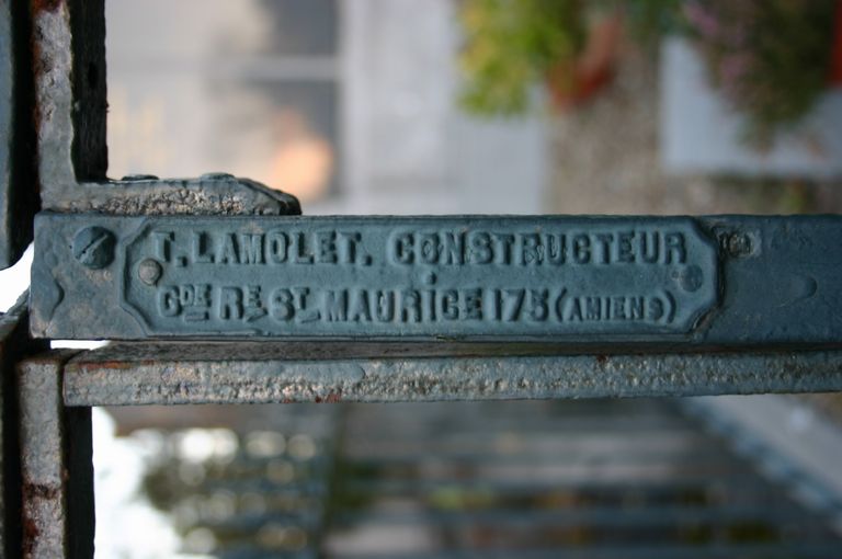 Tombeau (stèle funéraire) des familles Pinchinat-Vitoux-Thuilliez