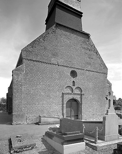 Eglise paroissiale et cimetière Saint-Nicolas de Besmont