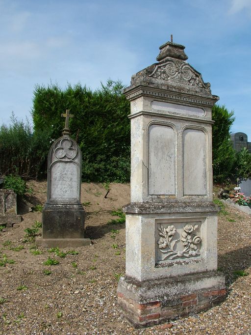 Église paroissiale Saint-Pierre et ancien cimetière de Bouchon