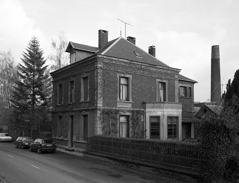 Ancien tissage de laine Leduc-Lemue et Cie, puis Arthur Lemaire, Arthur Lemaire et Fils,  A. Lemaire Fils et Taquet, puis tissage de la Petite-Rue, ou tissage Taquet et Fils, actuellement Plasticofil