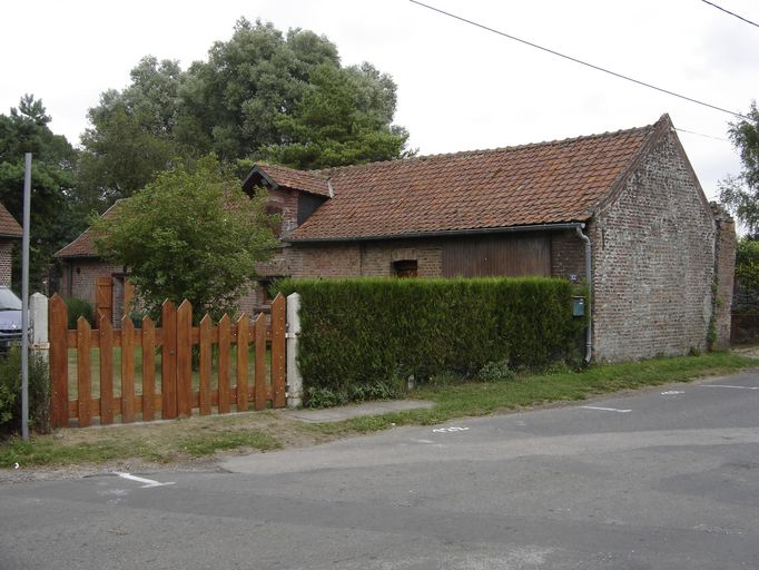 Ancienne ferme et café à Pendé