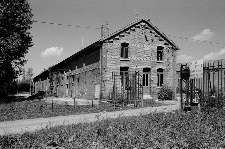 Ancienne filature Vve Dieu, puis carderie-filature Galland, puis tissage Bloch Meyer et Cie, puis filatures de Daours, devenues usine de roulements Rouca, puis usine de construction électrique Sté SCRM