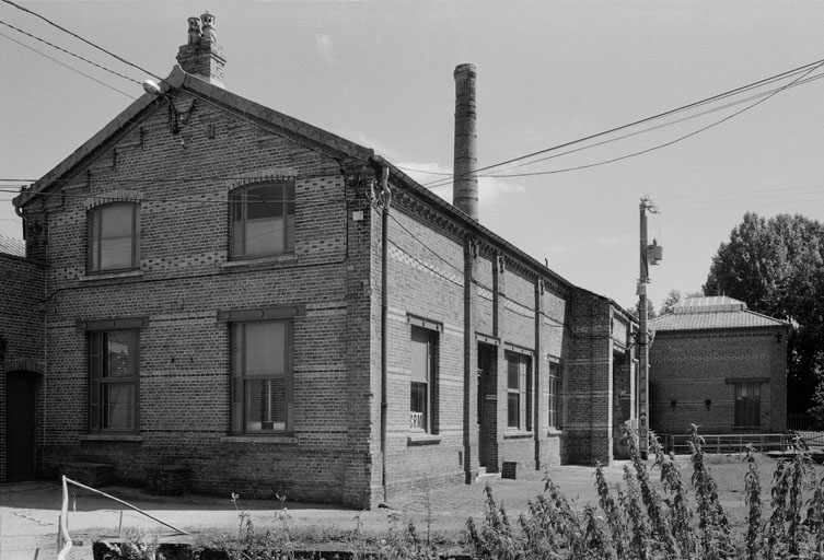 Ancienne filature Vve Dieu, puis carderie-filature Galland, puis tissage Bloch Meyer et Cie, puis filatures de Daours, devenues usine de roulements Rouca, puis usine de construction électrique Sté SCRM