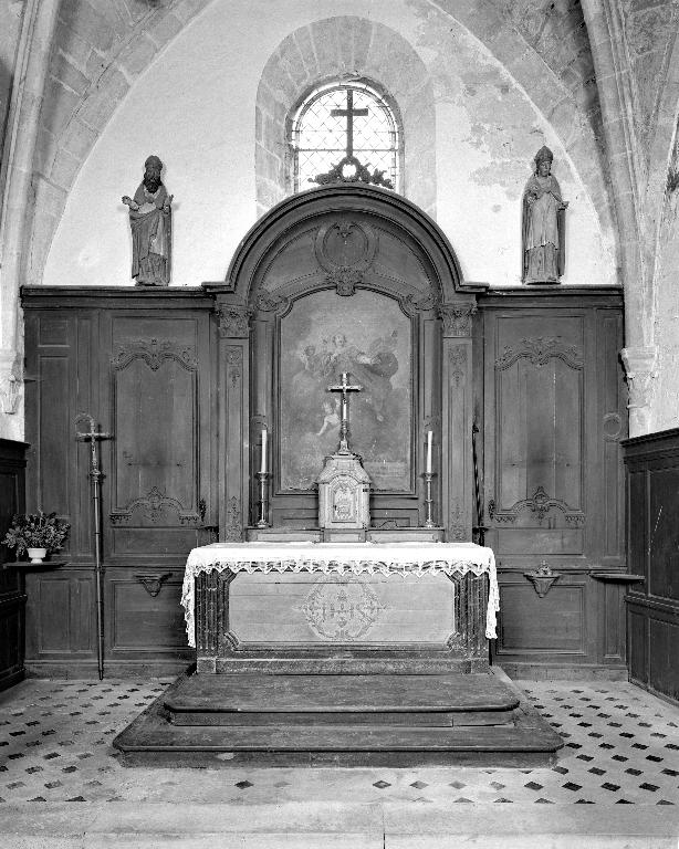 Ensemble du maître-autel (autel tombeau, tabernacle, retable, lambris de demi-revêtement)