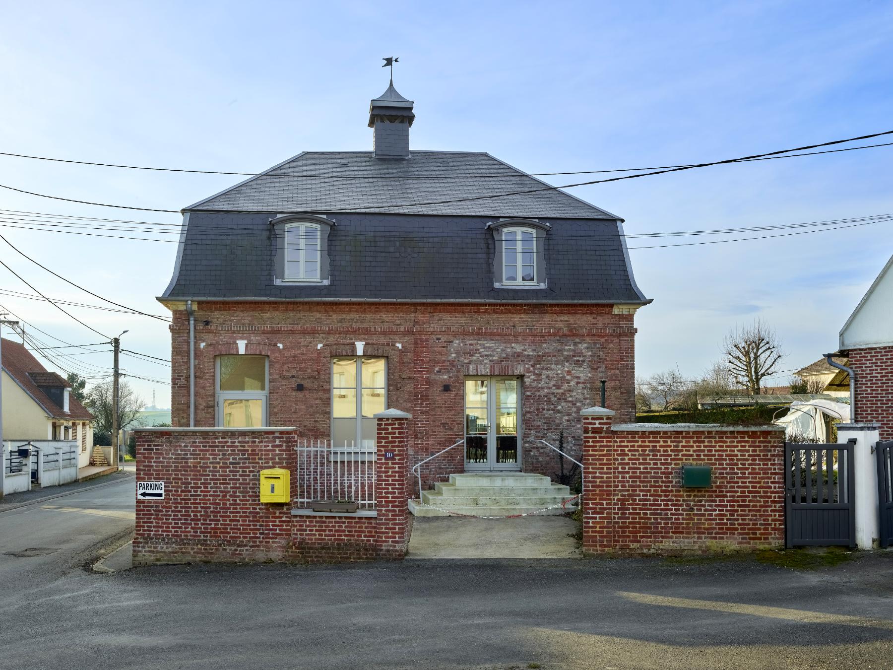 Ancienne école primaire de Yonval, aujourd'hui mairie
