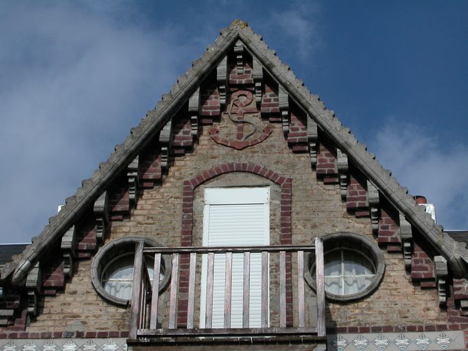 Ensemble de trois maisons mitoyennes (dont Souvenir)