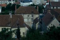 Les maisons de la rue Jean de La Fontaine depuis la plateforme du château.