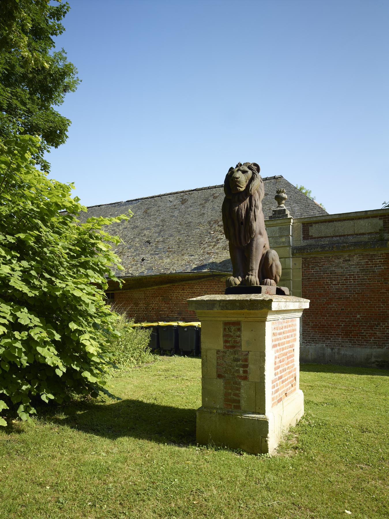 Paire de statues (grandeur nature) : lions