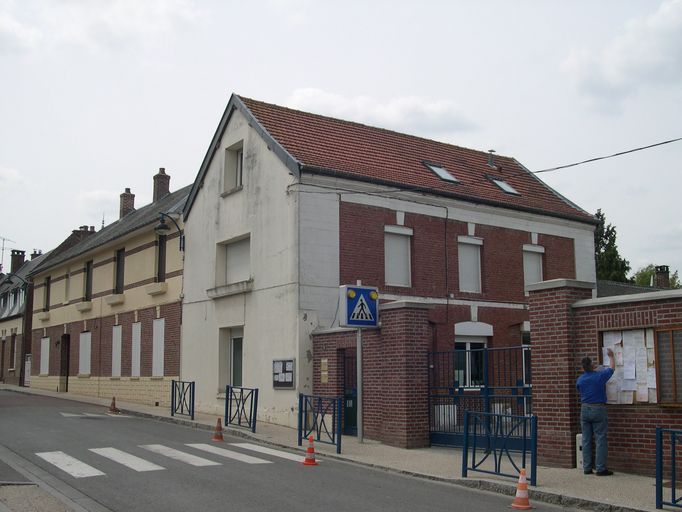 Maison, puis ancienne mairie et école primaire de garçons, devenue école primaire mixte