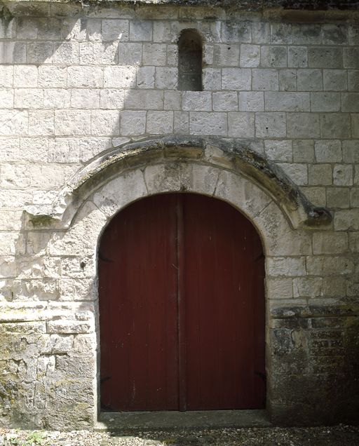 Église paroissiale Saint-Pierre et ancien cimetière de Bouchon