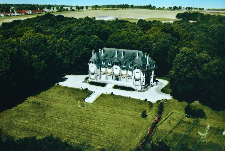 Château de Ville-le-Marclet, ancienne demeure de Robert Saint