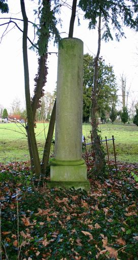 Tombeau (colonne funéraire) de John Maberly [concession Maberly-Bailey]