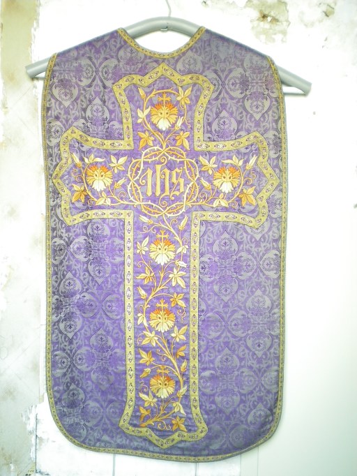 Ensemble : chasuble, étole, manipule, voile de calice, bourse de corporal (ornement violet, No 2)