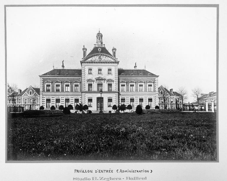 Ancien asile d'aliénés, puis hôpital psychiatrique, puis centre hospitalier spécialisé (CHS), dit établissement public de santé mentale des Flandres