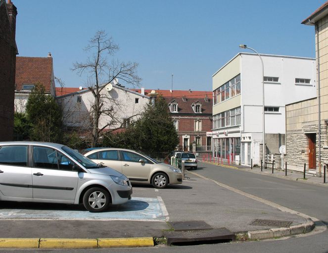 Ancienne usine de menuiserie G. Marcq, puis Villain et Crinier puis usine de traitement de surface des métaux Gilbert, Lan, Fernier et Compagnie, puis Creil radiateurs, actuellement restaurant