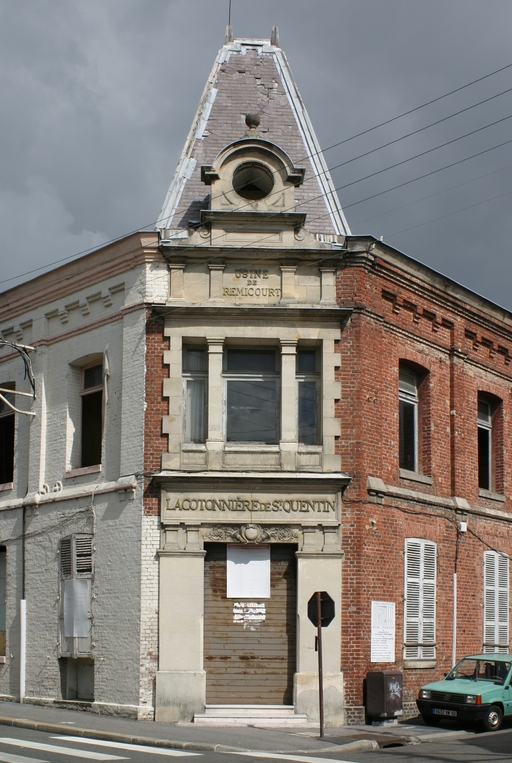 Ancienne usine de Remicourt (tissage de guipure), puis Décaudin et Béguin, puis de la Cotonnière de Saint-Quentin, puis usine de confection