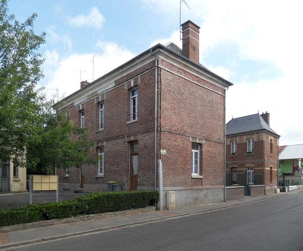 Ancienne école primaire de garçons, puis école primaire de filles et mairie, puis hospice et bains douches de Saint-Ouen