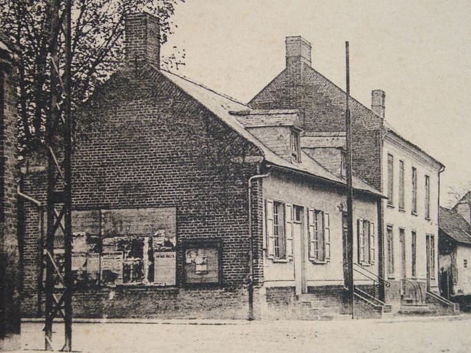 Maison, devenue école primaire de filles et mairie, puis école primaire de garçons et mairie, puis salle des fêtes de Pernois