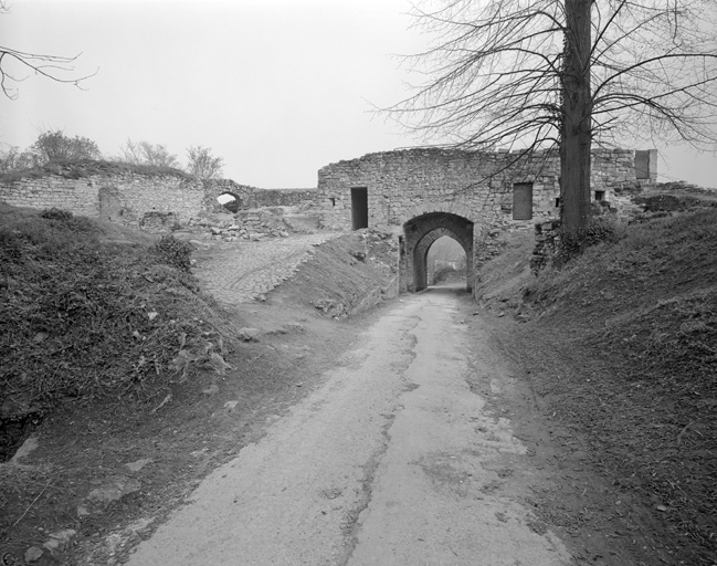 Château fort Saint-Thibaud, Notre-Dame-du-Châtel