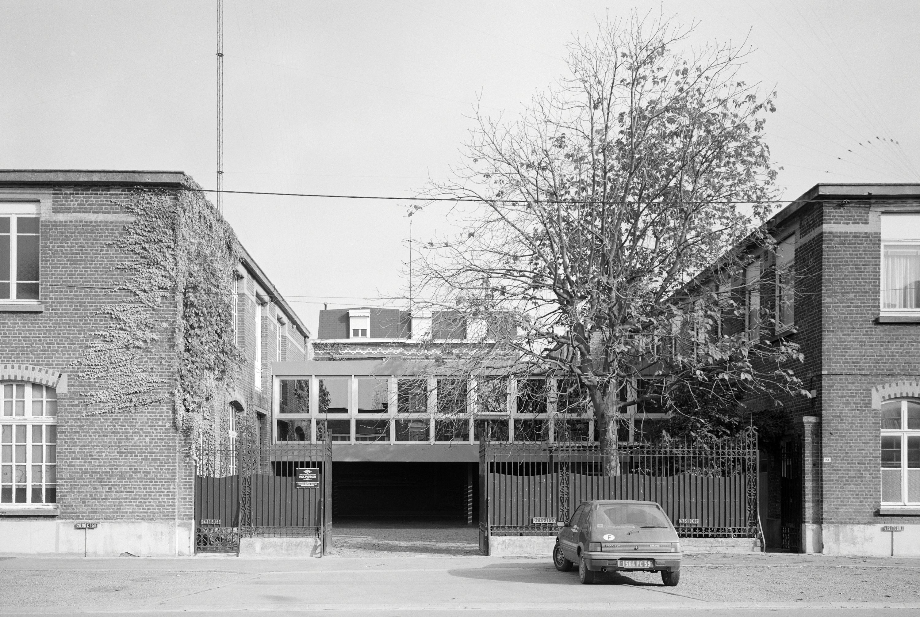 Usine de matériel électrique industriel et de construction électrique Paul Pouchain, puis Société des Anciens établissements Paul Pouchain Applications Générales de l’Électricité (AEP), puis Pouchain SA