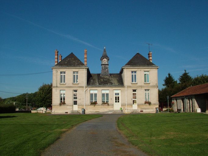 Mairie et ancienne école primaire de Colligis-Crandelain
