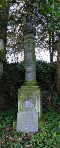Tombeau (colonne funéraire) de la famille Debaussaux