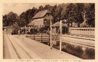 Le bassin de natation de Doullens dans les années 1930, carte postale (coll. part.). 