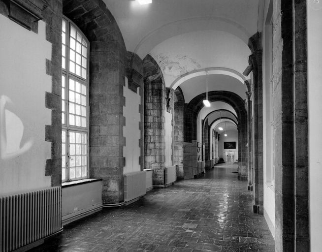 Ancien hôpital général de Valenciennes, dit hôpital du Hainaut, puis hospice et hôpital militaire (actuellement maison de retraite du Hainaut)