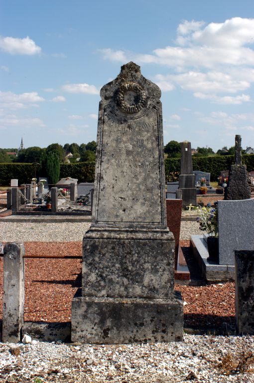 Tombeau (stèle funéraire) de la famille Lamarre-Poirre