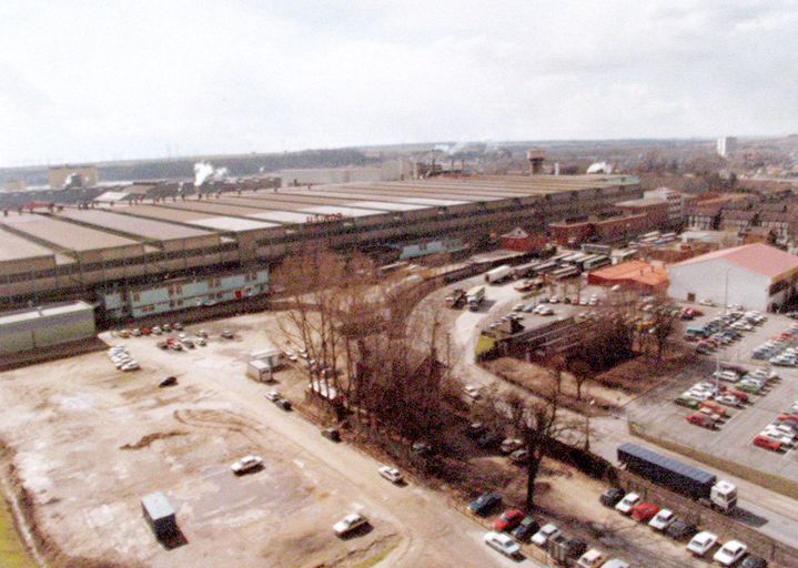 Ancienne usine de construction métallique de la Société des Ponts et Travaux en Fer, devenue usine métallurgique Usinor, puis Arcelor-Mittal