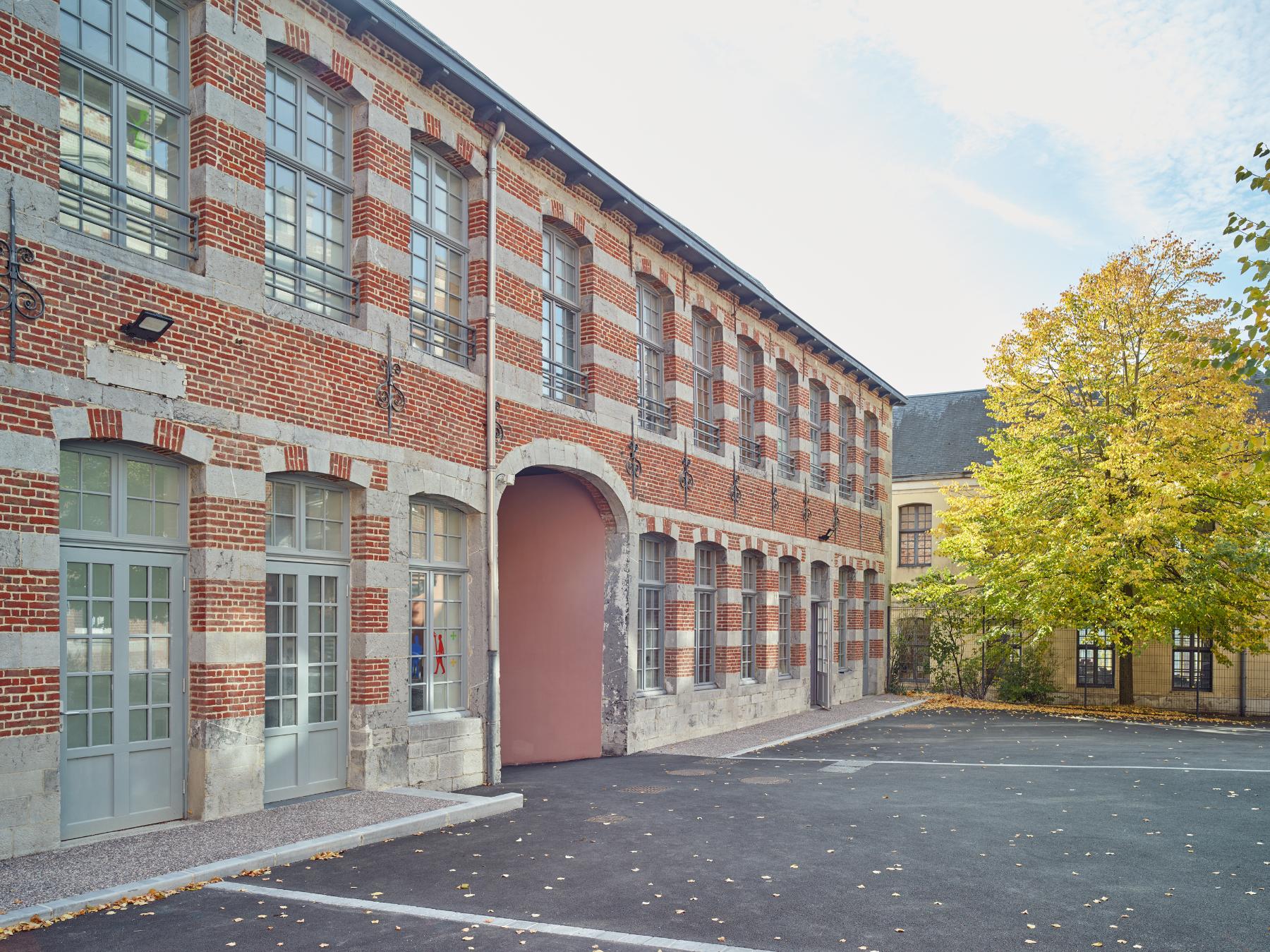 Ancien collège de Jésuites puis collège royal de Maubeuge, collège communal, collège Ernest Coutelle, actuellement pôle culturel Henri-Lafitte