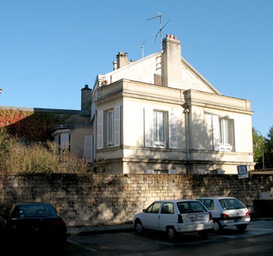 Ancienne usine de matériel ferroviaire Saxby et Farmer, puis usine de transformation des métaux ECRIM, devenue entreprise de transport